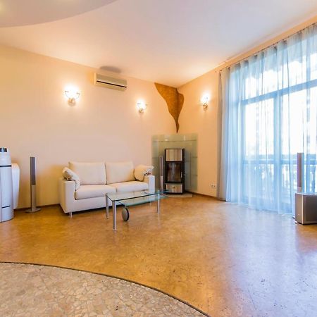 كييف 3-Room Apartments On Khreshchatyk. Building With Star المظهر الخارجي الصورة