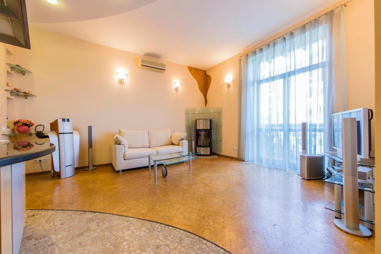 كييف 3-Room Apartments On Khreshchatyk. Building With Star المظهر الخارجي الصورة