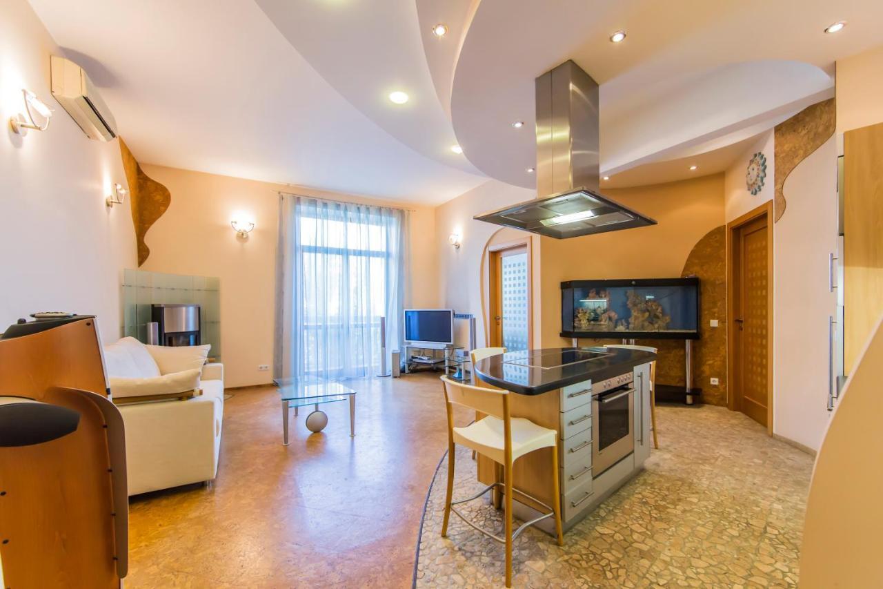 كييف 3-Room Apartments On Khreshchatyk. Building With Star المظهر الخارجي الصورة