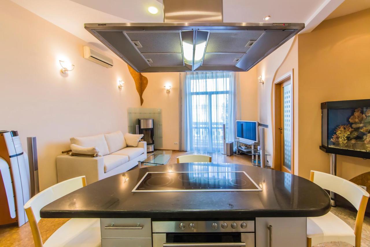 كييف 3-Room Apartments On Khreshchatyk. Building With Star المظهر الخارجي الصورة