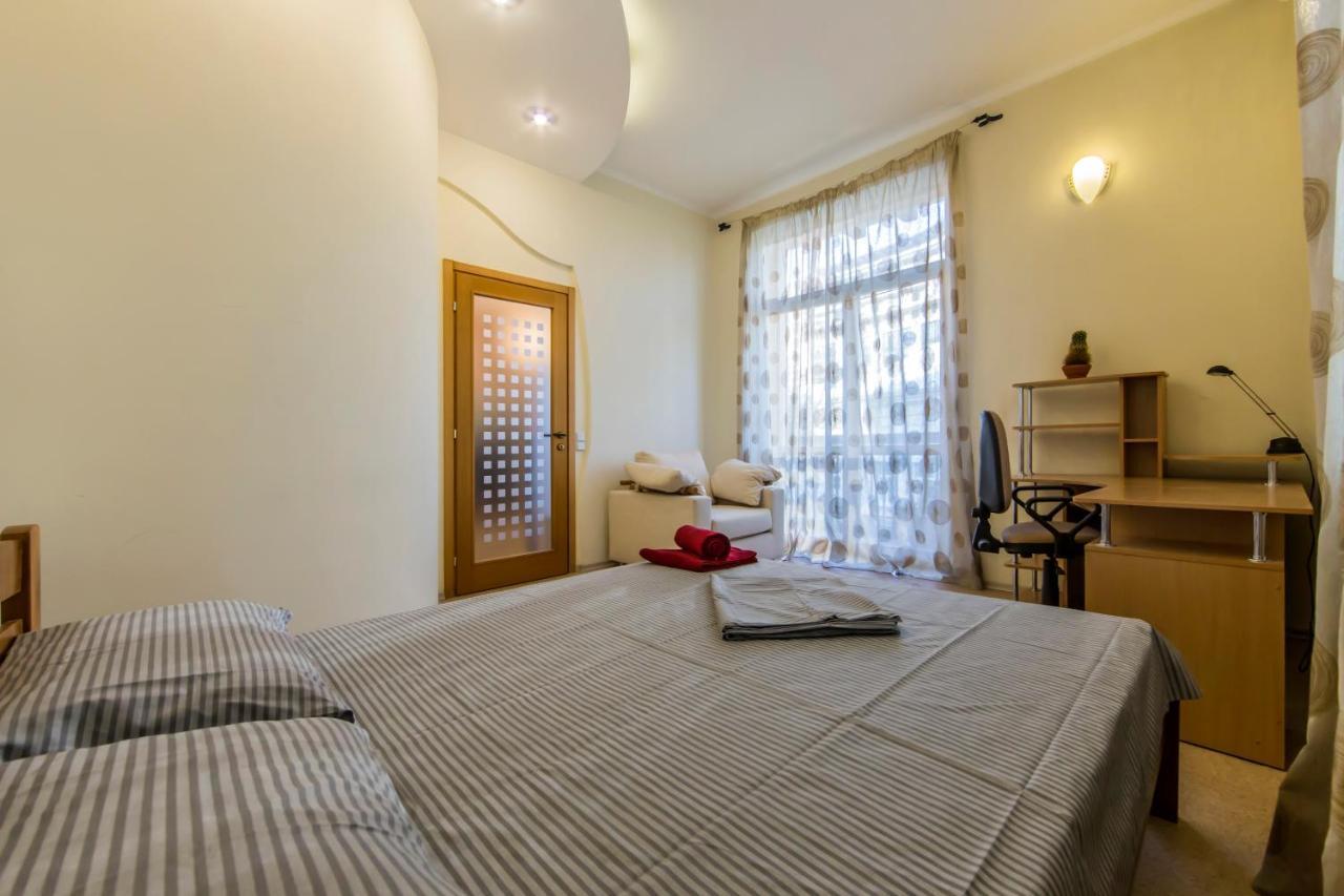 كييف 3-Room Apartments On Khreshchatyk. Building With Star المظهر الخارجي الصورة