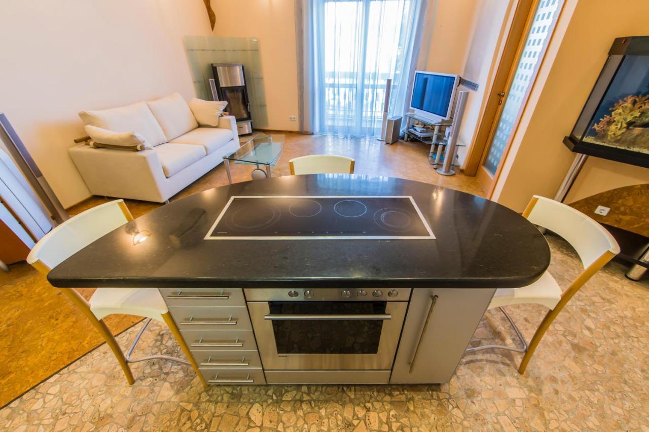 كييف 3-Room Apartments On Khreshchatyk. Building With Star المظهر الخارجي الصورة
