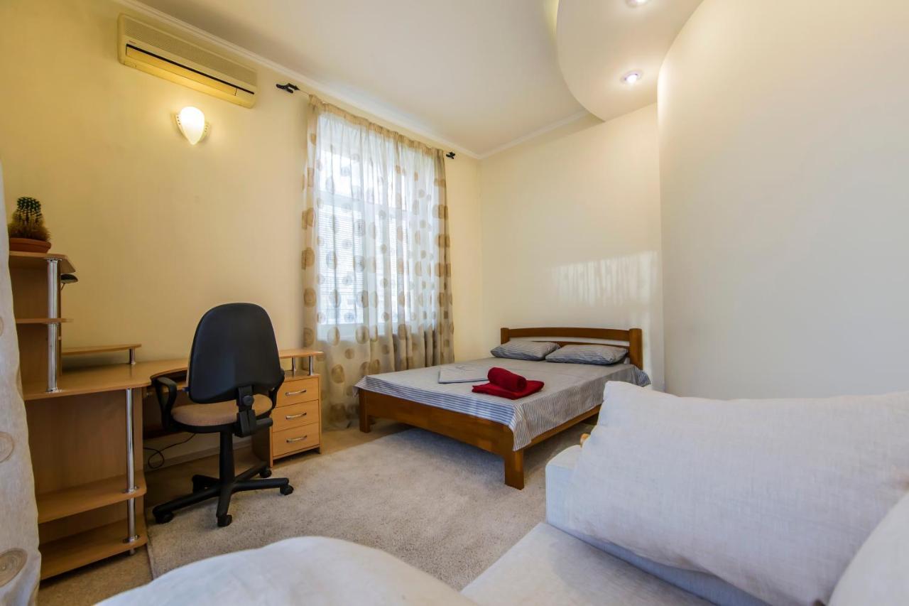 كييف 3-Room Apartments On Khreshchatyk. Building With Star المظهر الخارجي الصورة
